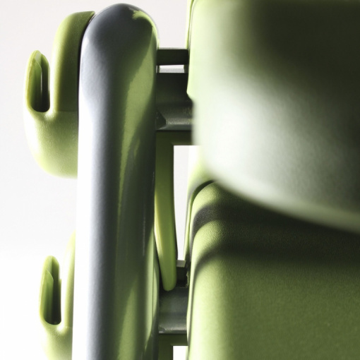Konferenční plastová židle 2200 RAVE - patentovaný systém spojování do řad