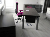 2020 - Zásoby s.r.o. - vybavení tří kanceláří v Č. Budějovicích reprezentativním nábytkem a židlemi